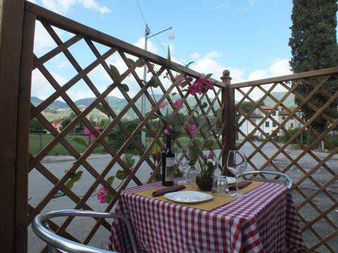 Osteria Canapino 23 – trattoria tipica toscana immersa nelle colline lucchesi