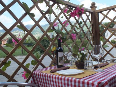 Osteria Canapino 25 – trattoria tipica toscana immersa nelle colline lucchesi