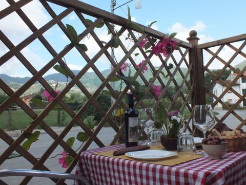 Osteria Canapino 29 – trattoria tipica toscana immersa nelle colline lucchesi
