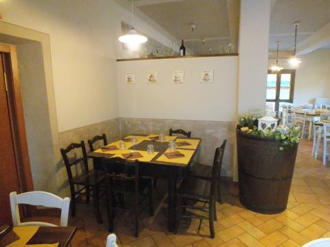 Osteria Canapino 32 – trattoria tipica toscana immersa nelle colline lucchesi