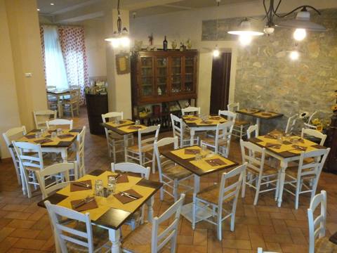 Osteria Canapino 34 – trattoria tipica toscana immersa nelle colline lucchesi