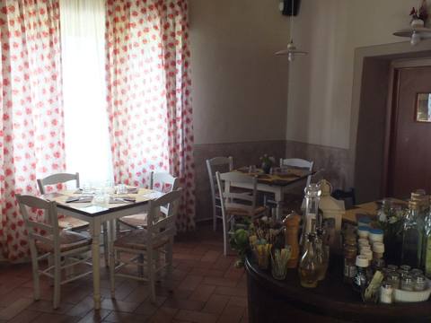 Osteria Canapino 7 – trattoria tipica toscana immersa nelle colline lucchesi