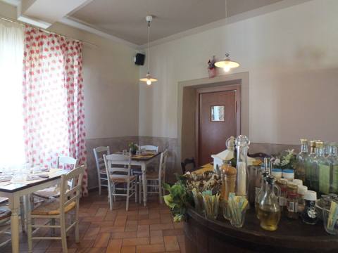 Osteria Canapino 9 – trattoria tipica toscana immersa nelle colline lucchesi