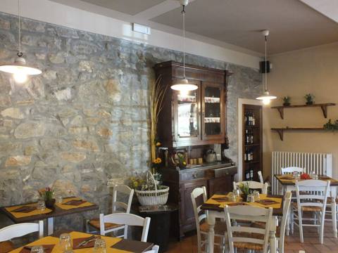 Osteria Canapino 10 – trattoria tipica toscana immersa nelle colline lucchesi