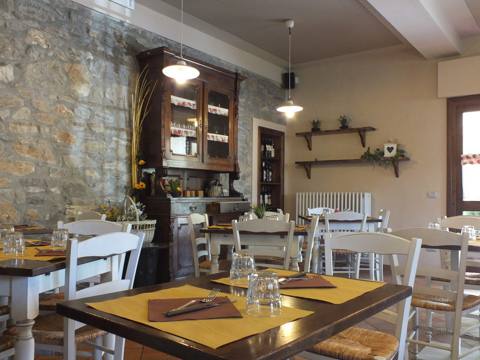 Osteria Canapino 11 – trattoria tipica toscana immersa nelle colline lucchesi