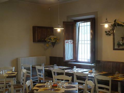 Osteria Canapino 13 – trattoria tipica toscana immersa nelle colline lucchesi