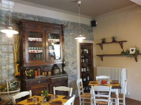 Osteria Canapino 14 – trattoria tipica toscana immersa nelle colline lucchesi